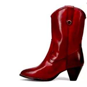 FRYE women’s June boot in wine color. Comfortable and timeless!